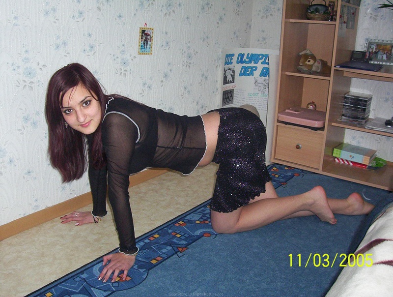 Парень снимает русскую подружку дома и на улице - секс порно фото