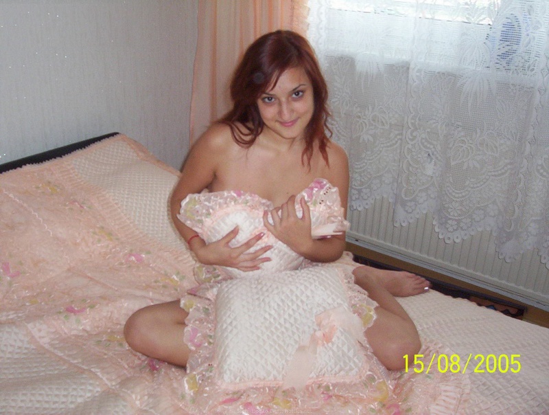 Парень снимает русскую подружку дома и на улице - секс порно фото