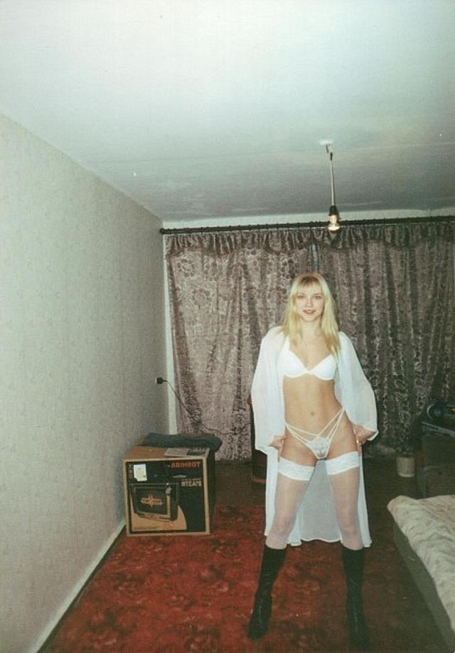 Русские цыпочки обнажаются в домашней обстановке - секс порно фото